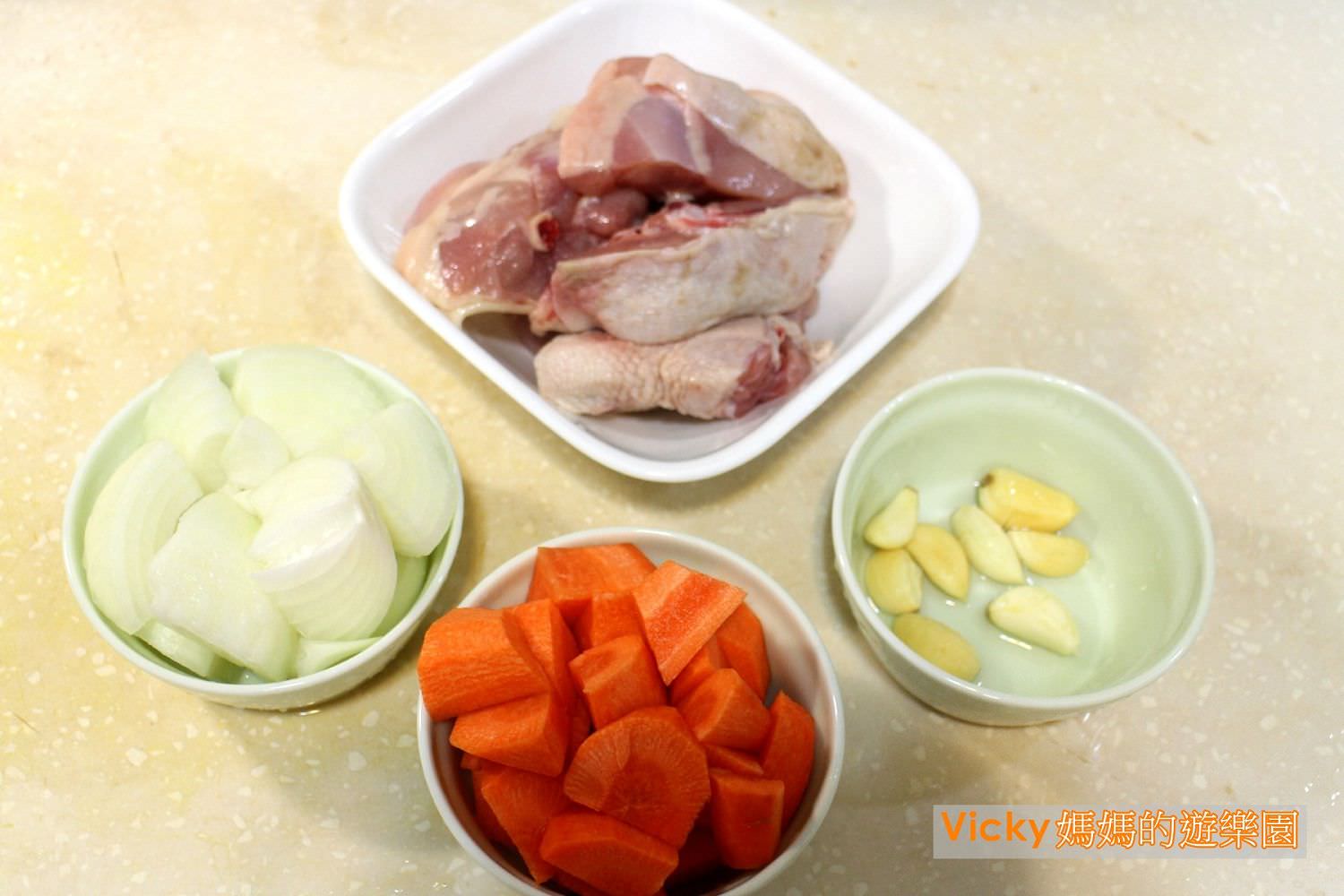 簡易料理︱洋蔥雞湯：天涼了，煮一鍋暖暖家人的胃