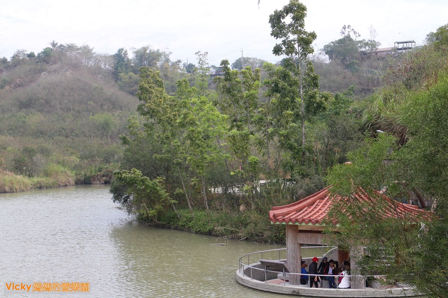 台南景點︱龍崎牛埔農塘夢幻湖：有飛碟、水中涼亭、水土保持示範場，這是絕佳綠繪本概念哪
