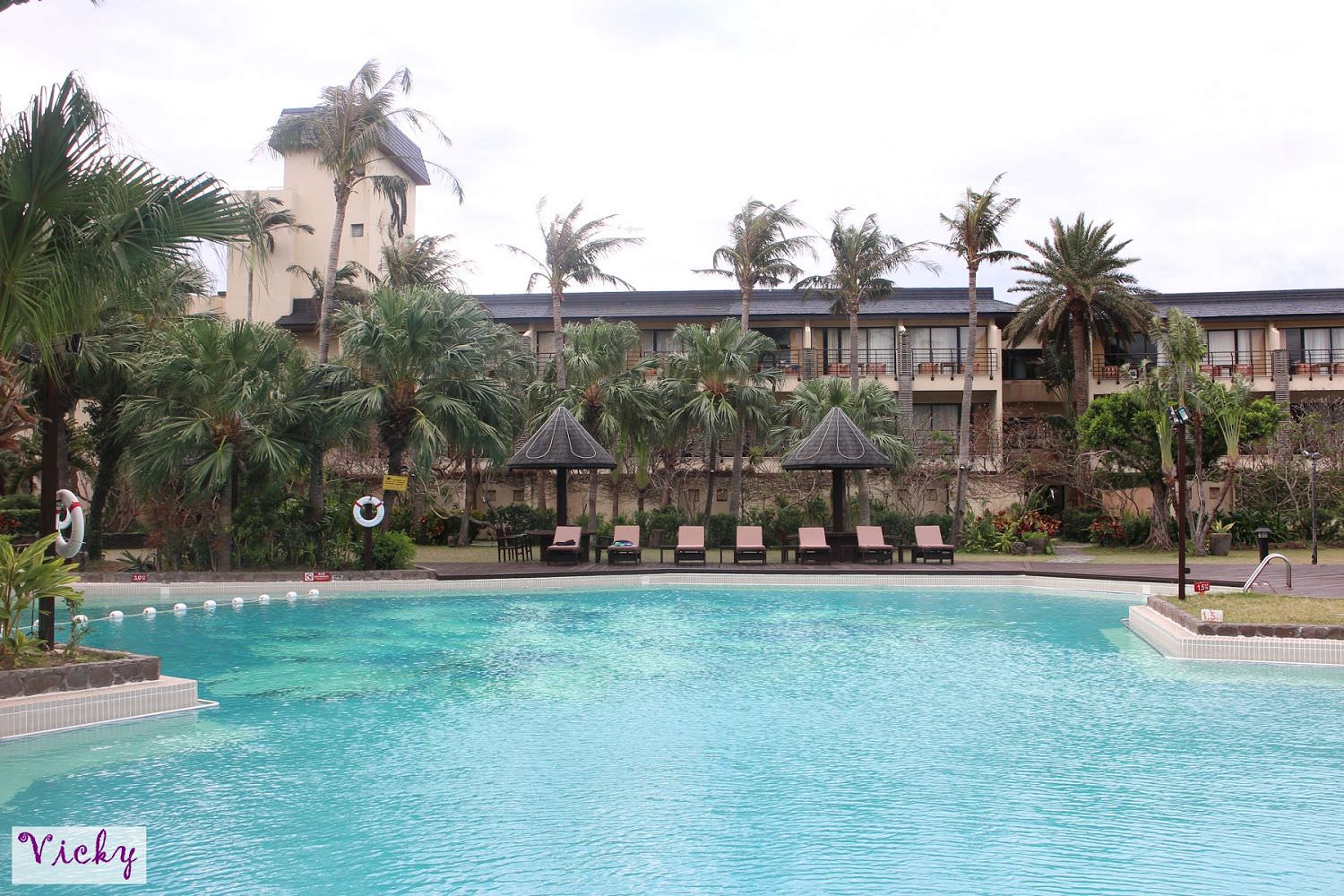 墾丁親子飯店︱凱撒大飯店：南洋風情、椰林泳池、攀岩教室、大遊戲室、椰林小徑、離沙灘近，根本就是度假天堂