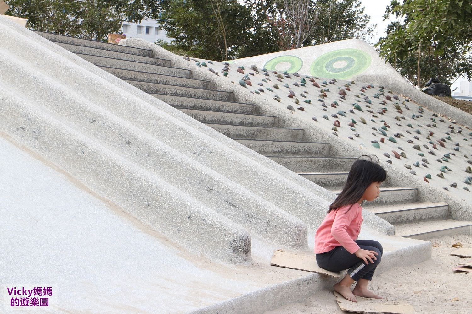 台南旅遊景點︱台南特色公園︱南科兒童遊戲場：攀岩、沙坑、迷宮多元化公園，一次玩個夠