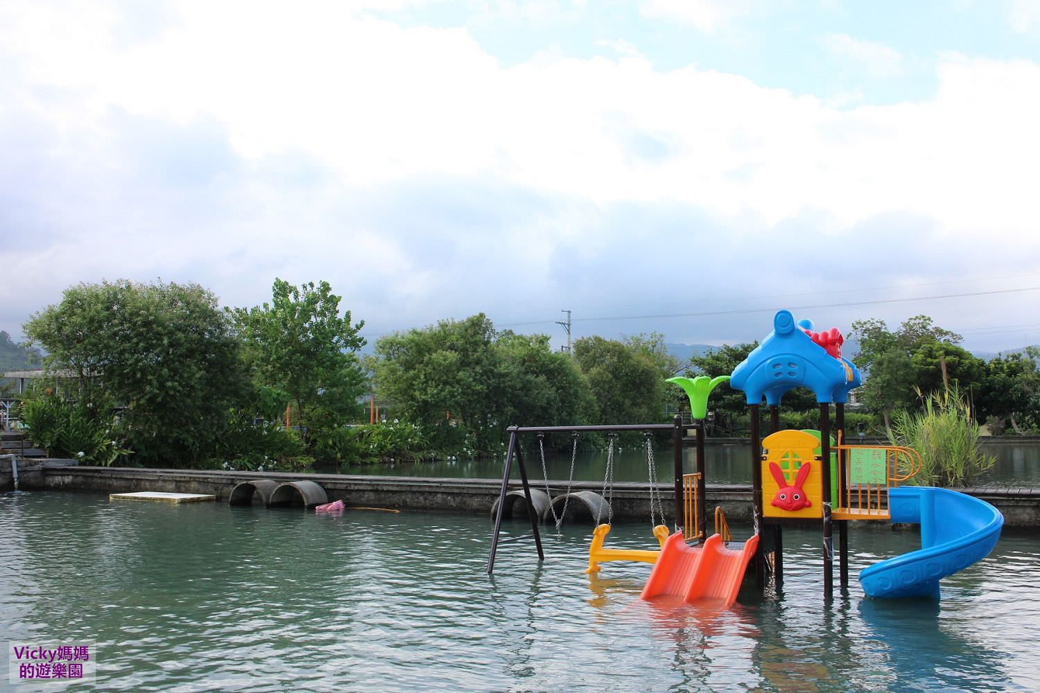宜蘭旅遊景點︱親子景點︱勝洋水草休閒農場：魚塭上的遊戲場，DIY超吸睛生態瓶火山蝦，來這邊玩水和DIY就對啦