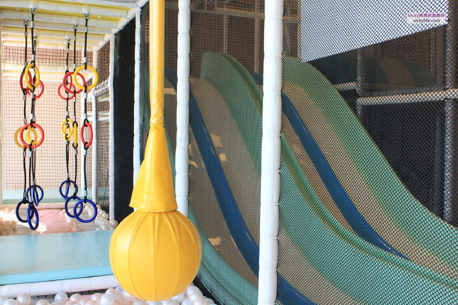 高雄遊戲室︱湯姆貝貝親子樂園左營館，緊鄰著湯姆熊歡樂世界，大人小孩一起玩，周末就是要歡樂
