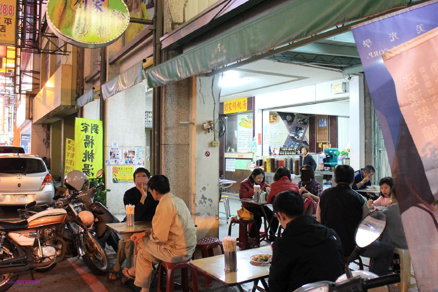 台南好吃麵店︱北門路無名麵店，又稱阿婆麵店：越晚越多人，主餐區客滿還有第二用餐區喔