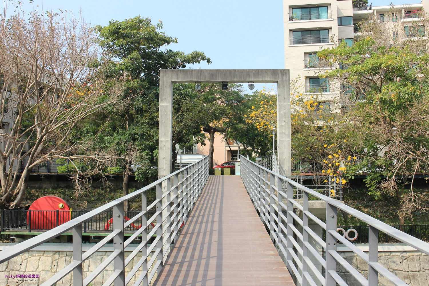 台南景點︱體育公園、竹溪水岸園區、水岸園區遊戲場、月見橋休閒好去處，還有浪漫洋紅風鈴木