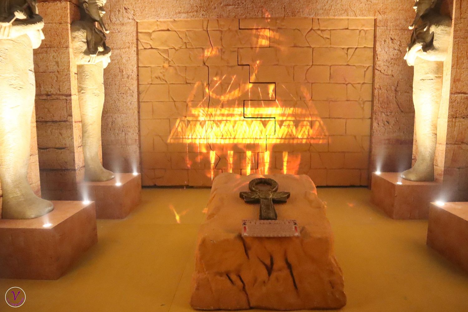 高雄活動︱駁二藝術特區︱勇闖金字塔體驗展：一起來進入古埃及電影場景，共9大主題，還有6道關卡等大家來破解，一旁還有霍曼夫的療癒動物園特展，一次看兩展