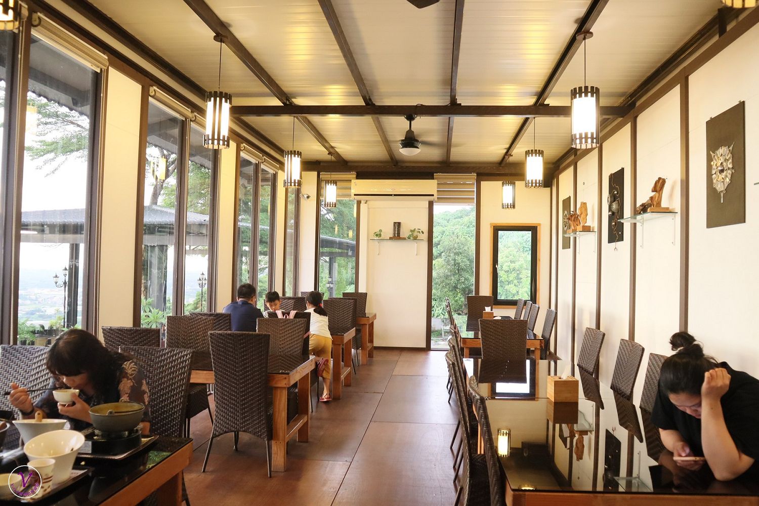 高雄景觀餐廳︱庭軒茶坊：擁有180度視野的景觀餐廳，一面泡茶，一面欣賞晚霞和夜景