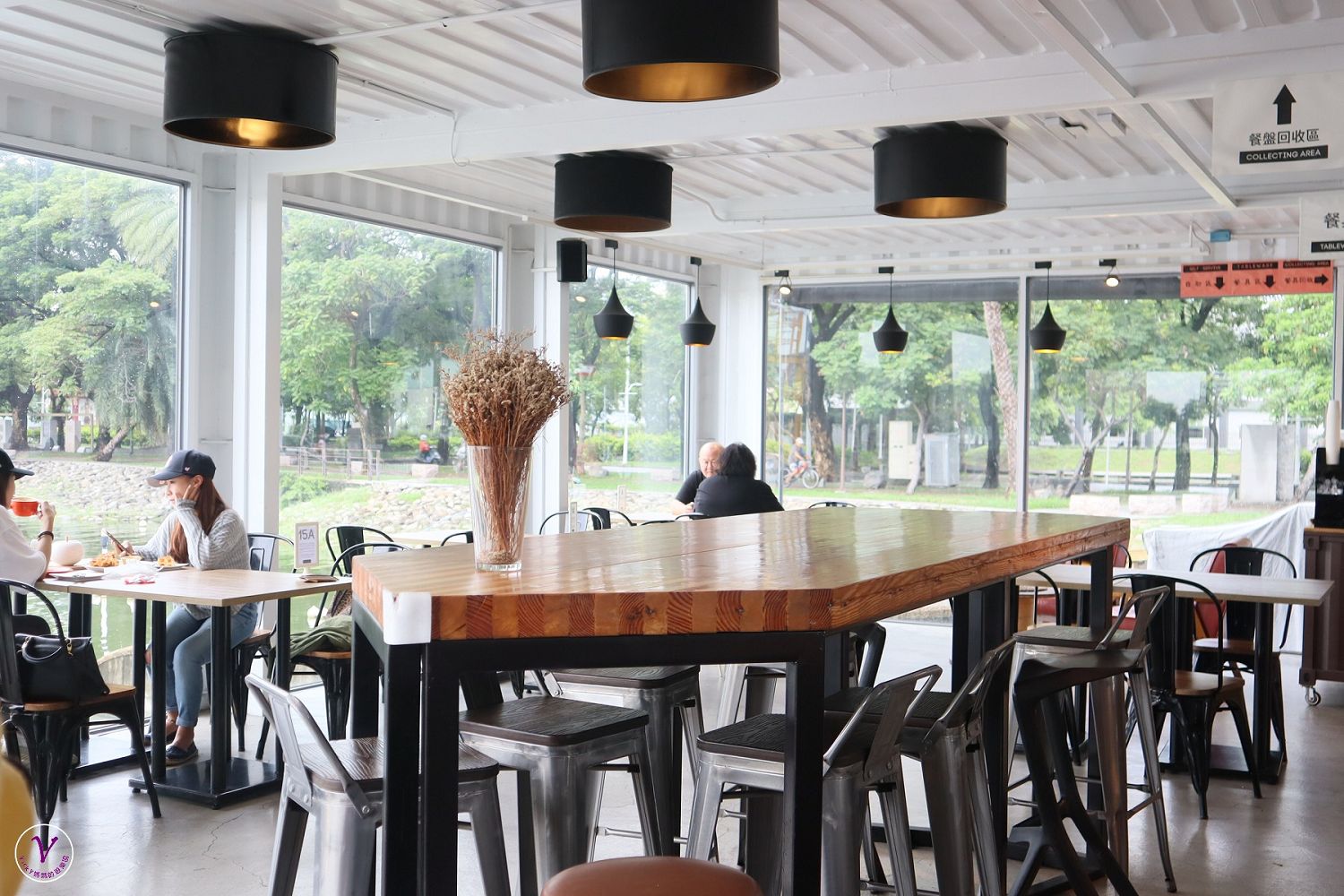 高雄景觀餐廳︱泮咖啡PAMMA COFFEE：蓮池潭畔欣賞湖光山色的貨櫃餐廳