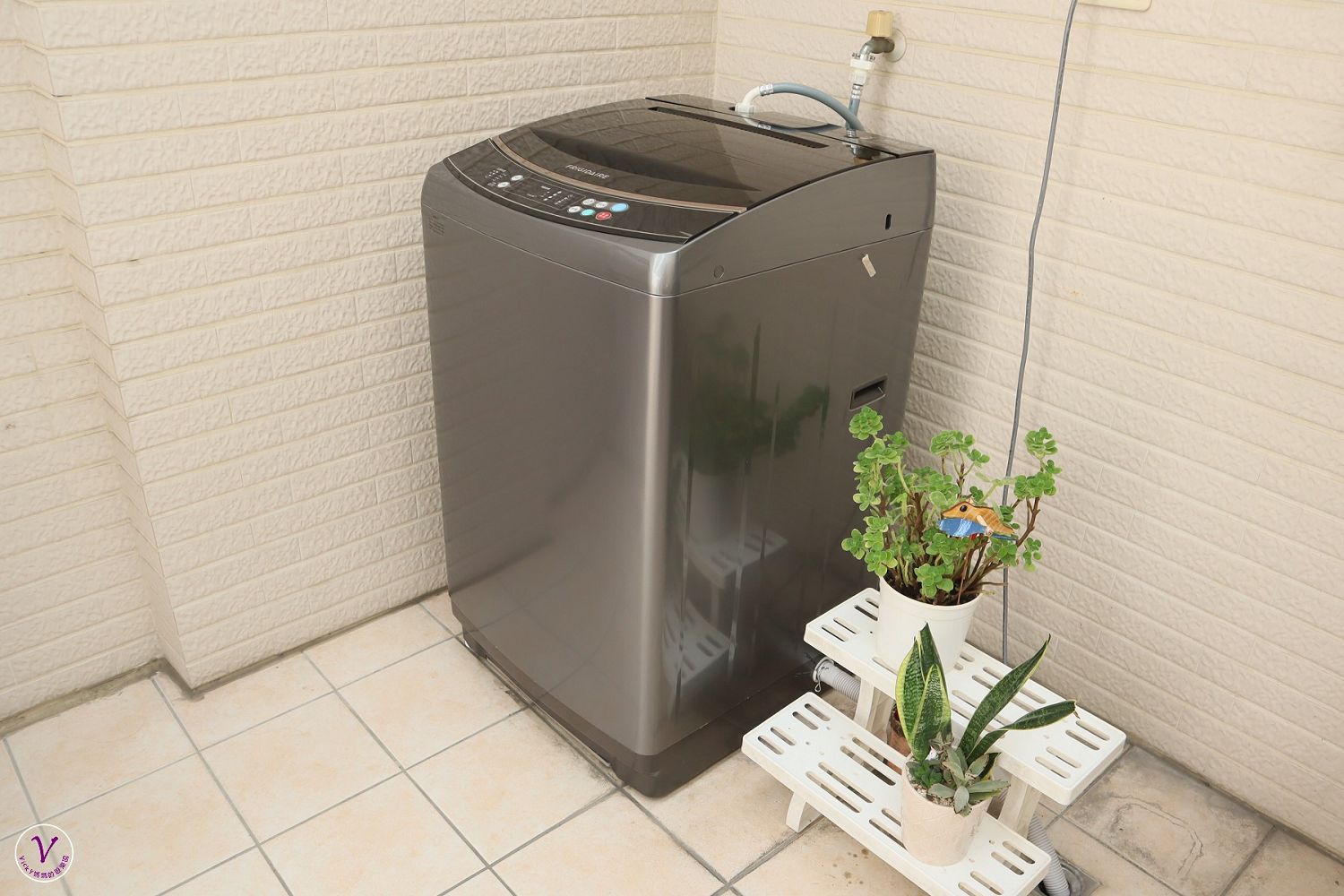 變頻洗衣機推薦︱12KG 雙變頻好取窄身洗衣機：節能省水雙認證，適用小空間，桶風乾功能有效降低桶身異味，一台也適合孩子高度的洗衣機，洗衣機開箱文