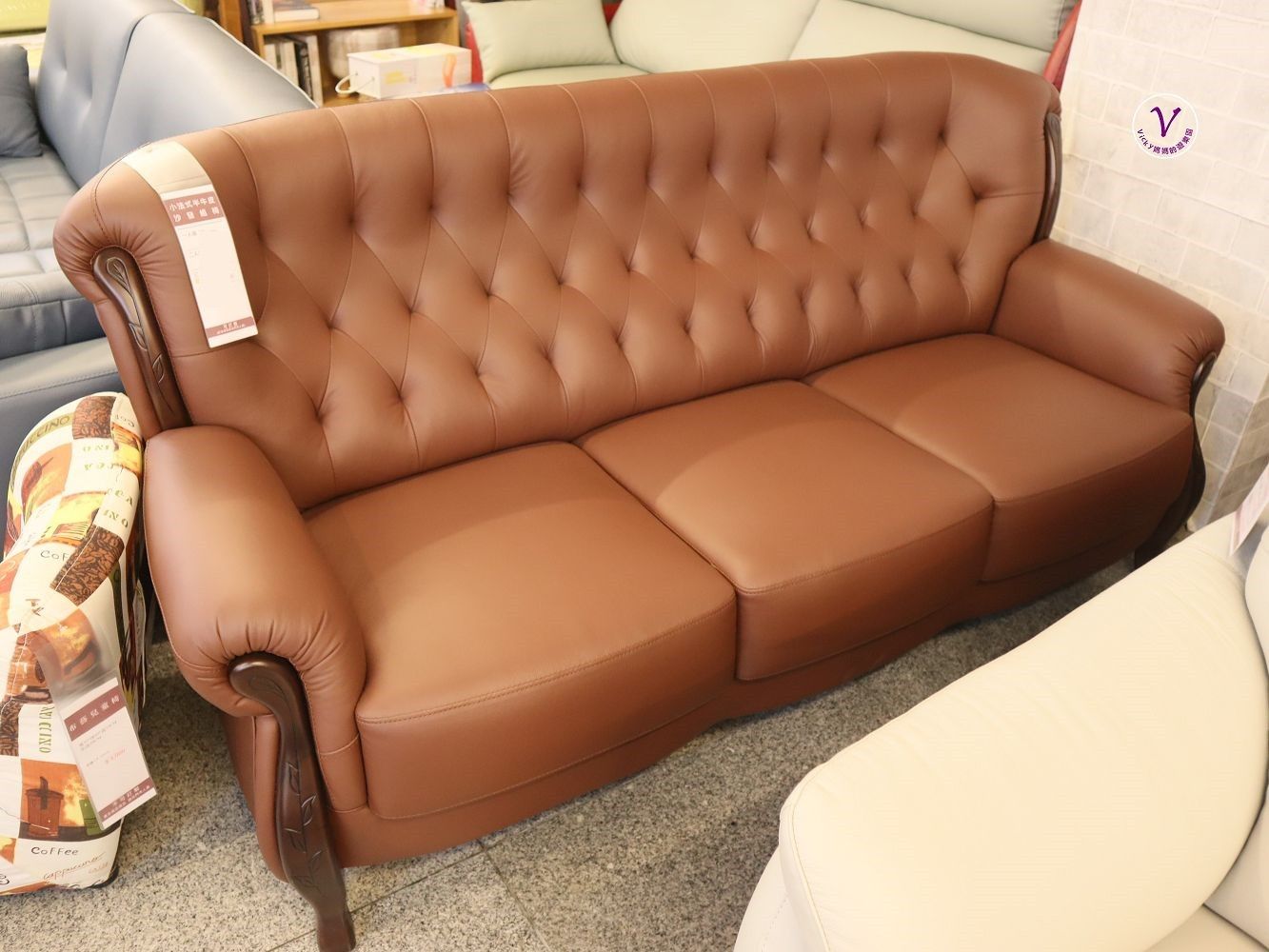 億家俱高雄店︱想找沙發、床組這裡很可以！隨客人喜好、空間修改尺寸的手工沙發