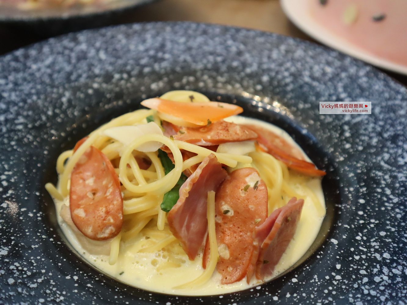 台南美食︱雛菊餐桌台南店CHUJU：美炸的森林療癒系餐廳，餐點都爆可愛的啦！網美和親子必訪