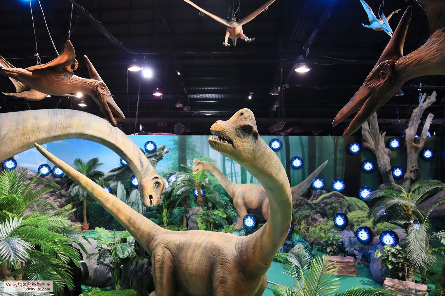 高雄展覽、活動︱侏羅紀Ｘ恐龍3.0：駁二特區搶搶滾活動，搭乘越野車到侏羅紀和恐龍一起奮鬥吧