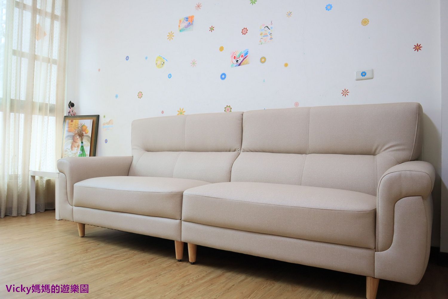 我們家的新沙發：可選色、可訂製、可換椅腳，好喜歡億家俱台南店，雖然喜歡網購，然而還是看實體傢俱較實在
