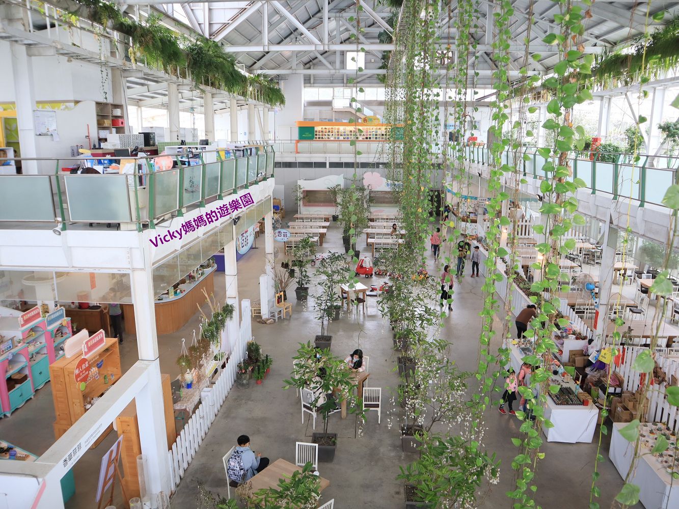 宜蘭景點︱香草菲菲 芳香植物博物館：充滿香草的空中廊道好美好拍好浪漫，親子一起植栽DIY，超適合親子的室內景點