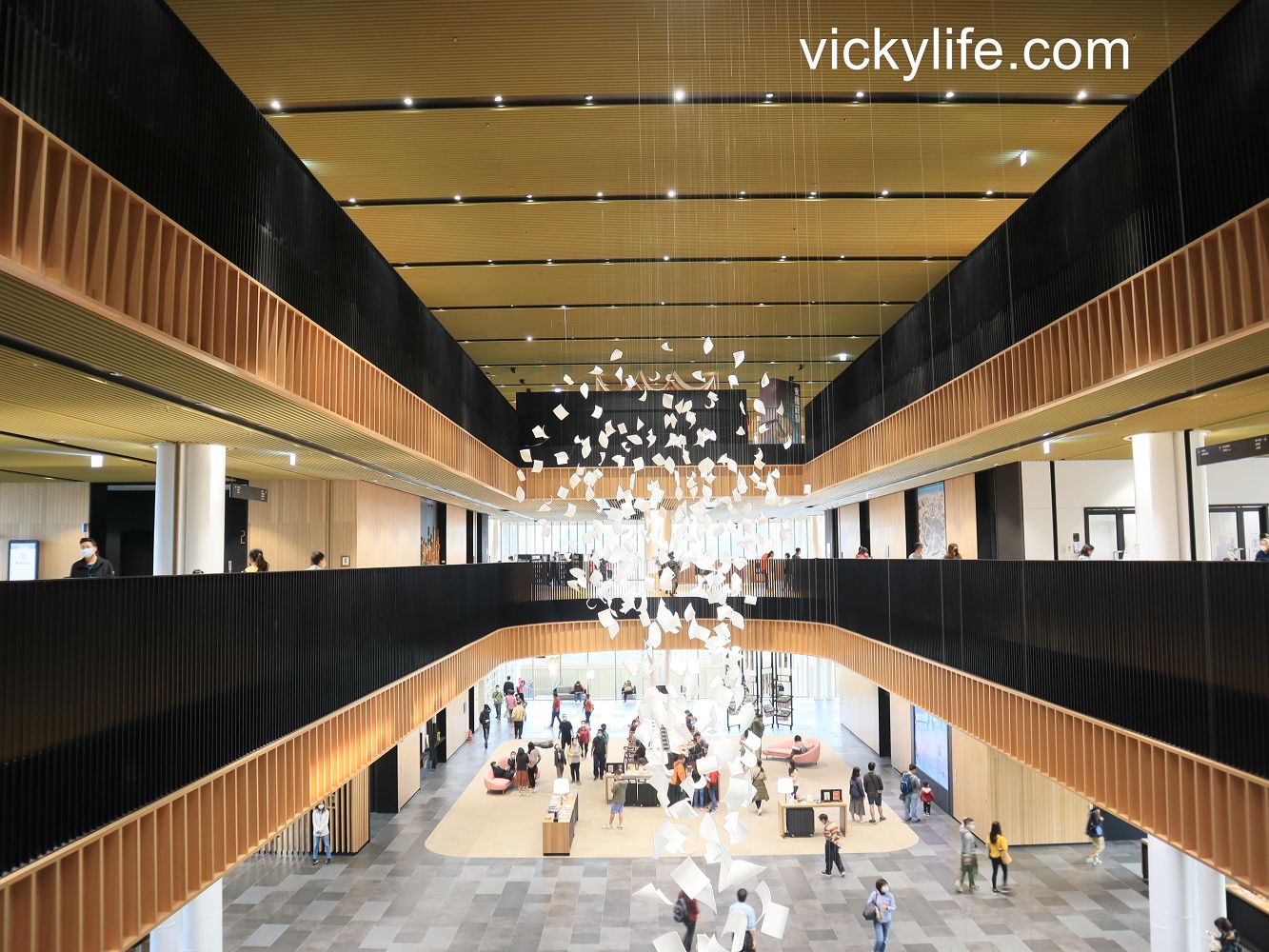 台南景點︱臺南市立圖書館總館：富有台南窗花意象，亦有像美術館般的藝術殿堂，這座圖書館真美