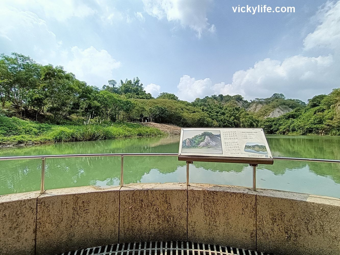 台南景點︱龍崎牛埔農塘夢幻湖：有飛碟、水中涼亭、水土保持示範場，這是絕佳綠繪本概念哪