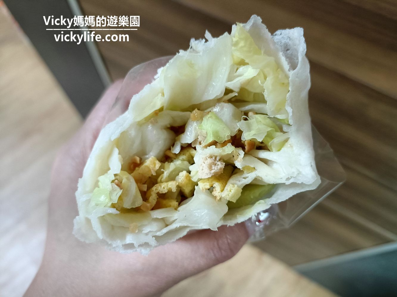 台南美食︱中西區 國華街美食特輯︱必吃傳統美食：富川麻糬、水仙宮青草店、台南一味品碗粿魚羹、永樂米糕、修安扁擔豆花、My老爹紅茶屋、亞德當歸鴨、金德春捲
