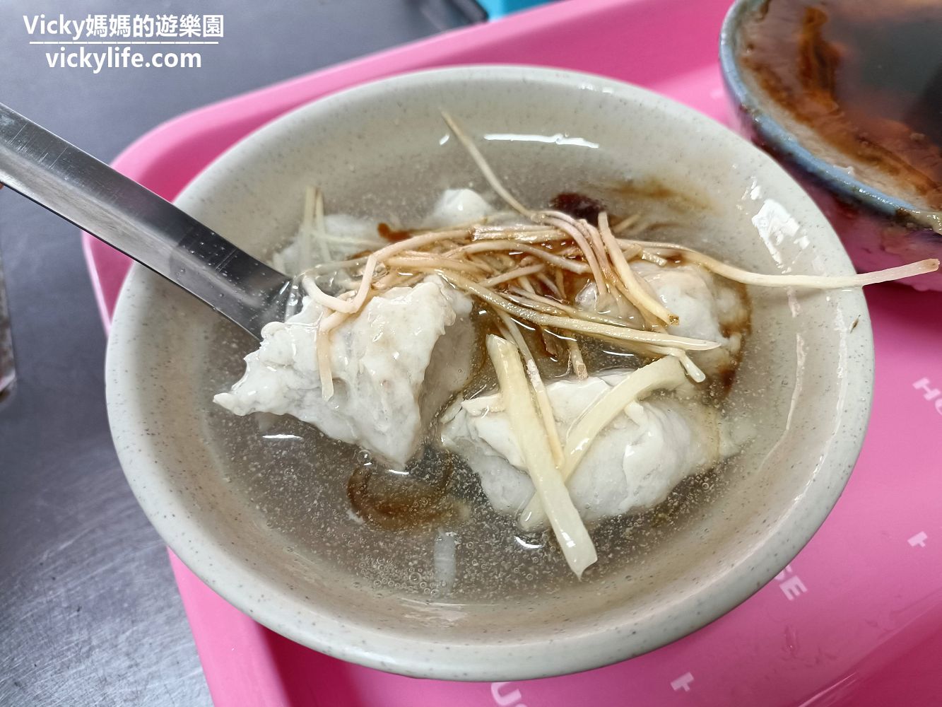 台南美食︱中西區 國華街美食特輯︱必吃傳統美食：富川麻糬、水仙宮青草店、台南一味品碗粿魚羹、永樂米糕、修安扁擔豆花、My老爹紅茶屋、亞德當歸鴨、金德春捲