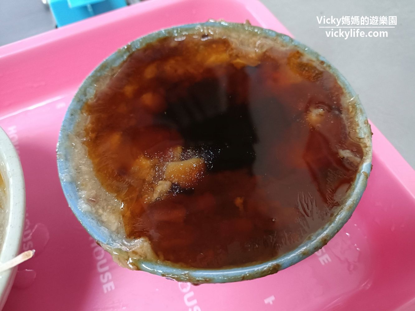 台南美食︱中西區 國華街美食特輯︱必吃傳統美食：富川麻糬、水仙宮青草店、台南一味品碗粿魚羹、永樂米糕、修安扁擔豆花、My老爹紅茶屋、亞德當歸鴨、金德春捲