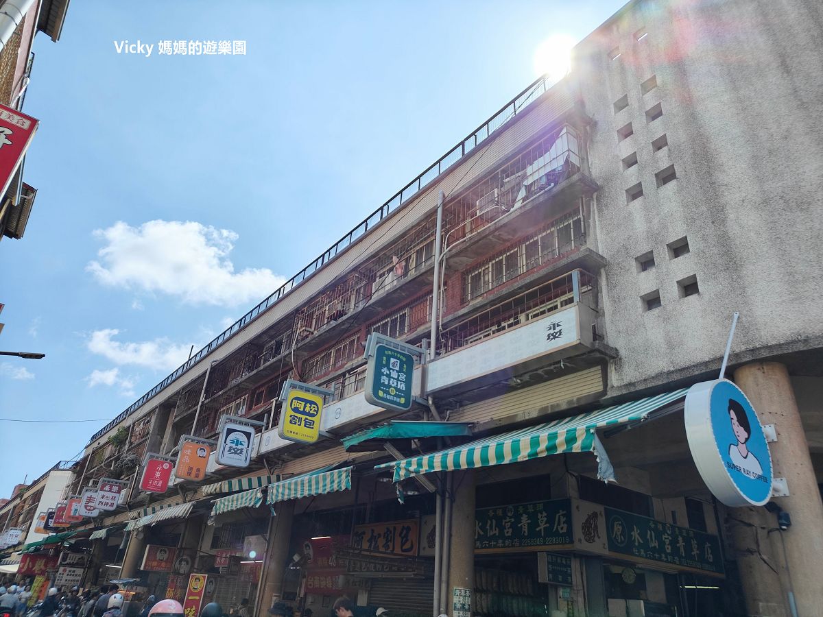 台南美食︱中西區 國華街美食特輯︱必吃傳統美食：富川麻糬、水仙宮青草店、台南一味品碗粿魚羹、永樂米糕、修安扁擔豆花、My老爹紅茶屋、亞德當歸鴨、金德春捲