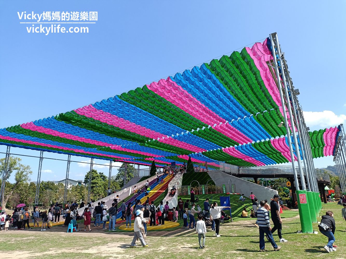 南投景點 南投特色公園 名間親子生態園區 有遮陽網的公園超棒 巨型彩虹滑梯 各式各樣大型遊具 歡迎大家來玩 Vicky 媽媽的遊樂園