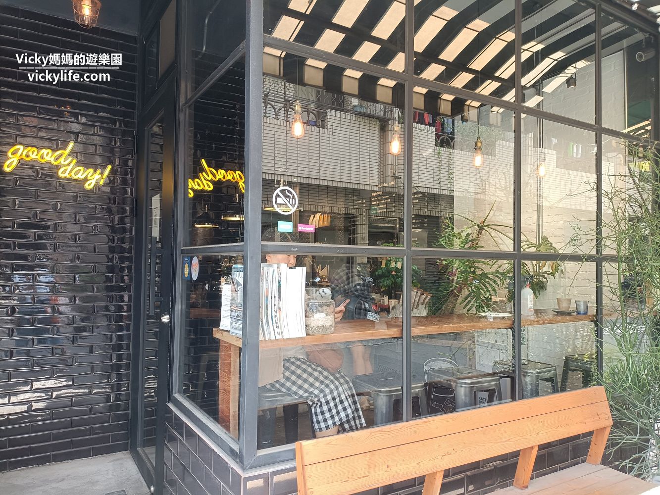 台南美食︱台南早午餐 東區 Birdeye Espresso / 被愛咖啡：巷弄內氛圍超好的咖啡廳，來喝一杯戀愛的粉紅拿鐵