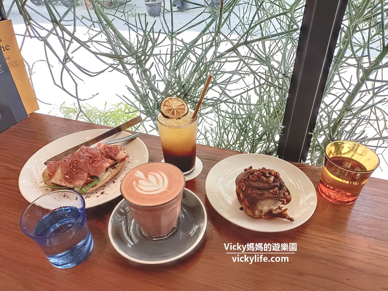 台南美食︱台南早午餐 東區 Birdeye Espresso / 被愛咖啡：巷弄內氛圍超好的咖啡廳，來喝一杯戀愛的粉紅拿鐵