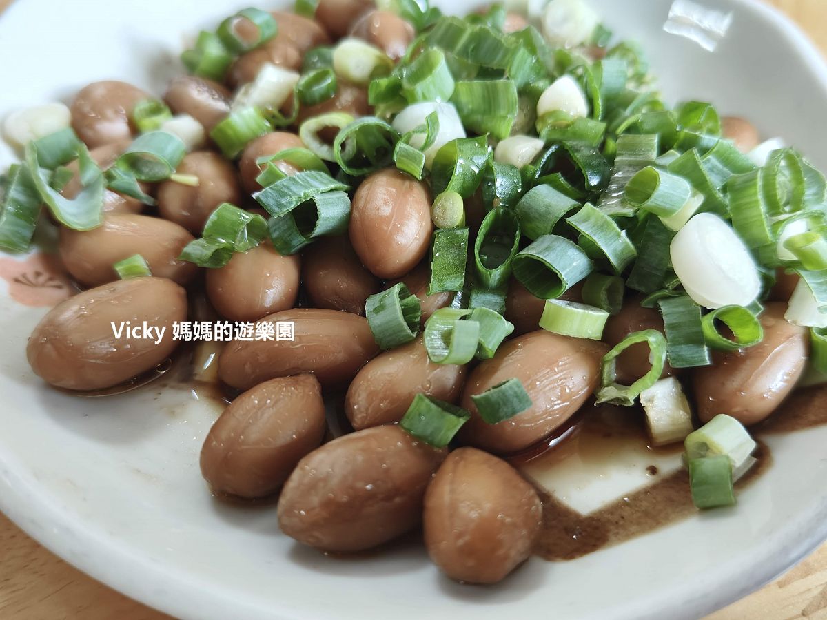 台南美食︱歸仁 台灣的牛牛肉湯：超鮮甜牛肉湯，配一碗肉燥飯和一盤芥蘭牛肉，這世界簡直太美好