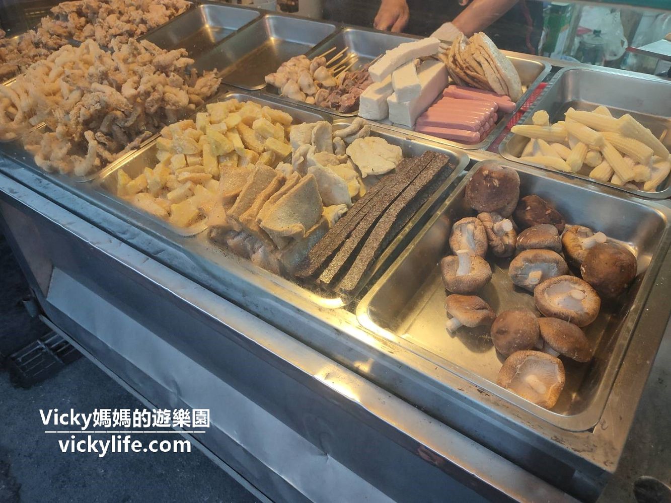 台南美食︱台南小吃︱南區 小丸子塩酥雞：生意好到不得了，當地人口中的好味道，甜不辣必點