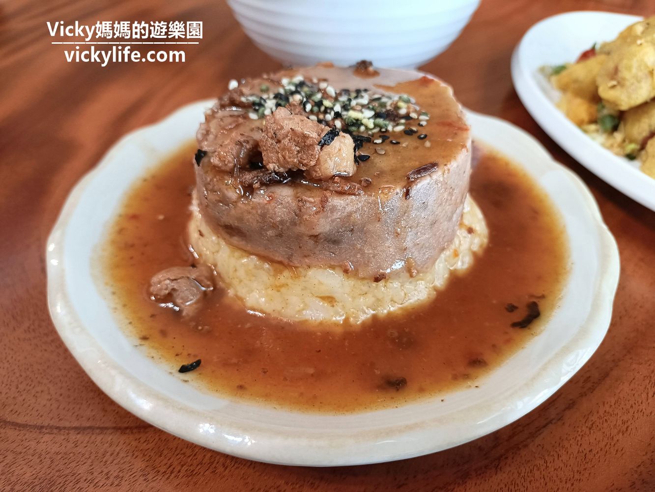 台南美食︱湯皇東山排骨酥：餐點精緻美味，隱藏版椒鹽蓮子腸必點