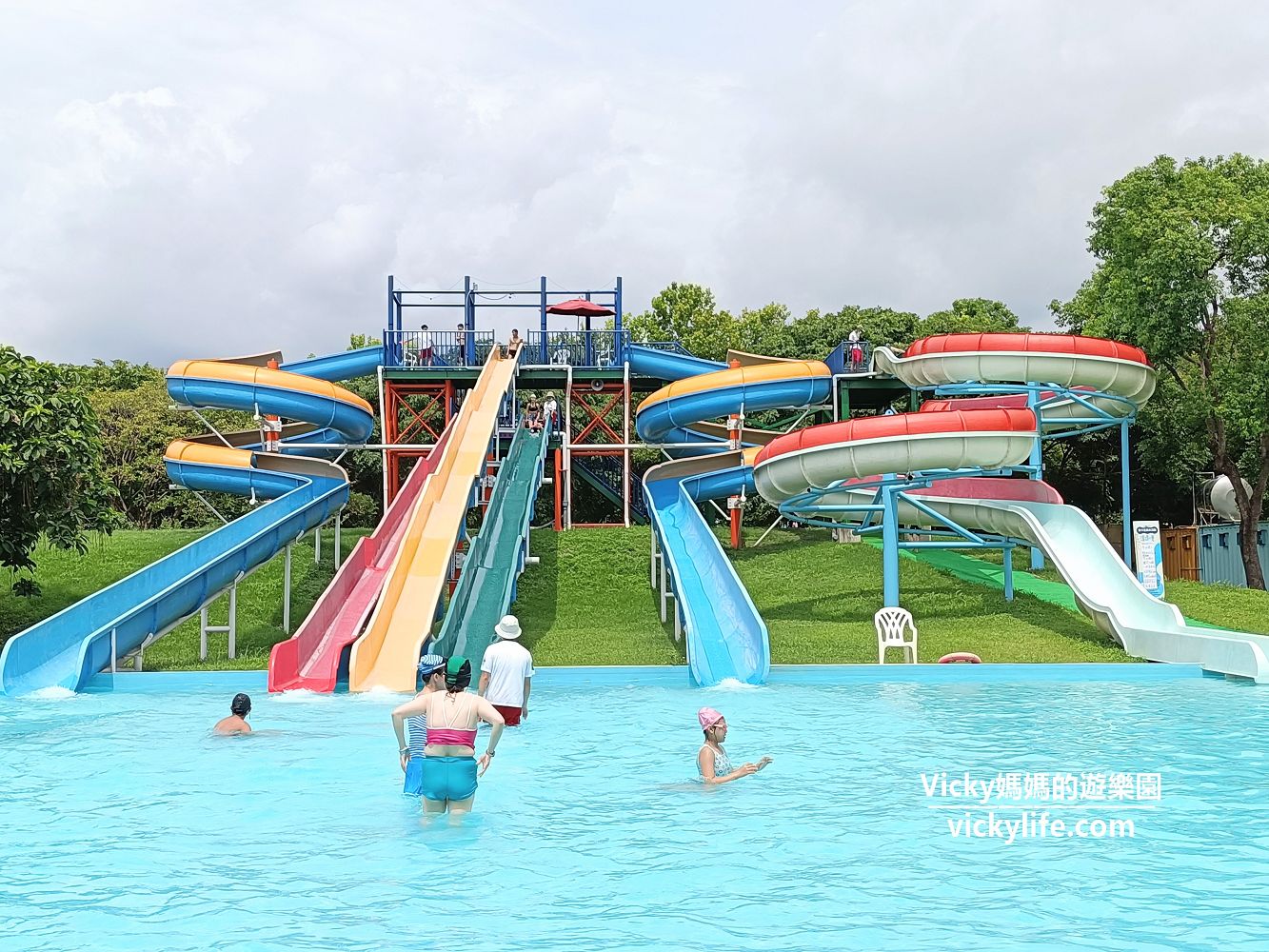 花蓮吉安景點 知卡宣綠森林親水公園 50元即可暢遊18公頃水上樂園與特色公園 還不來玩 Vicky 媽媽的遊樂園