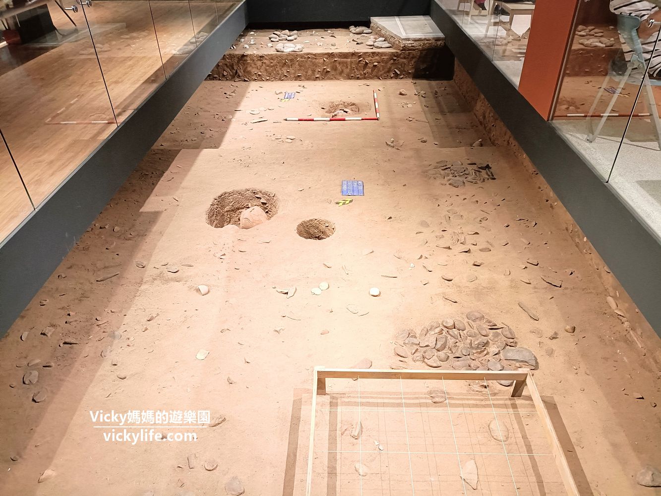 花蓮縣考古博物館：室內景點很涼爽，化身小考古學家，體驗考古沙坑