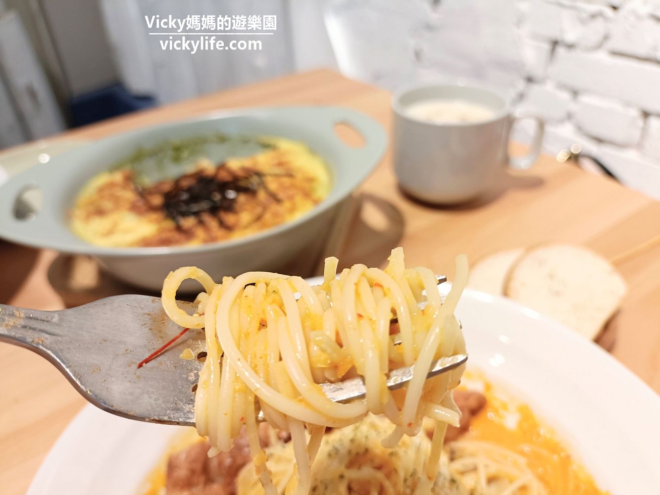 台南義式料理︱YO義思新市店：麵條吸附滿滿醬汁超對味，餐點美味精緻份量大，義大利麵、燉飯、火鍋通通有