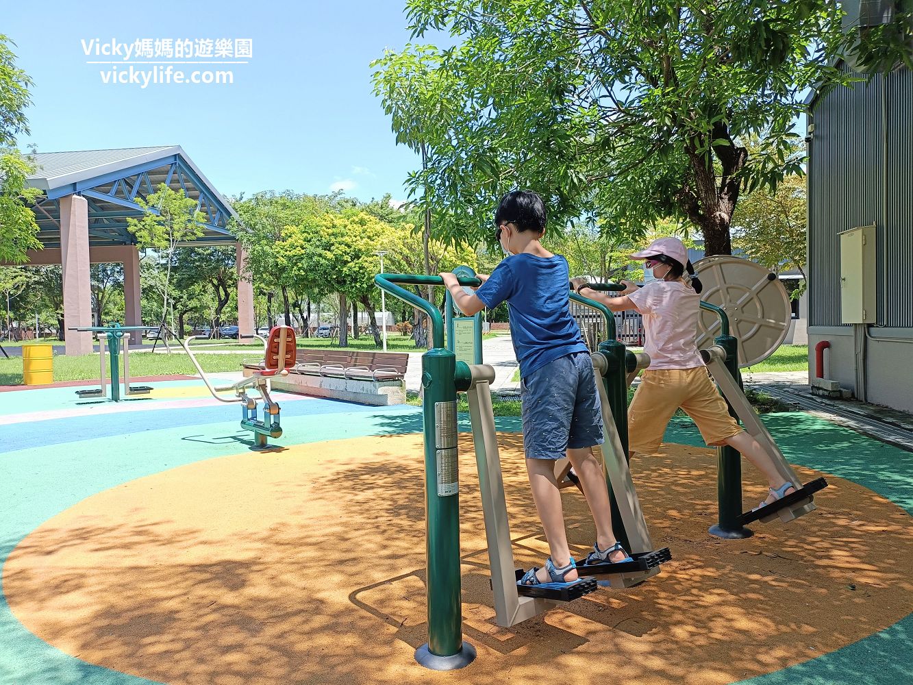 屏東潮州 潮好玩幸福村：免費停車免費玩旗艦版遊戲場，雙塔和極限體能王充滿挑戰
