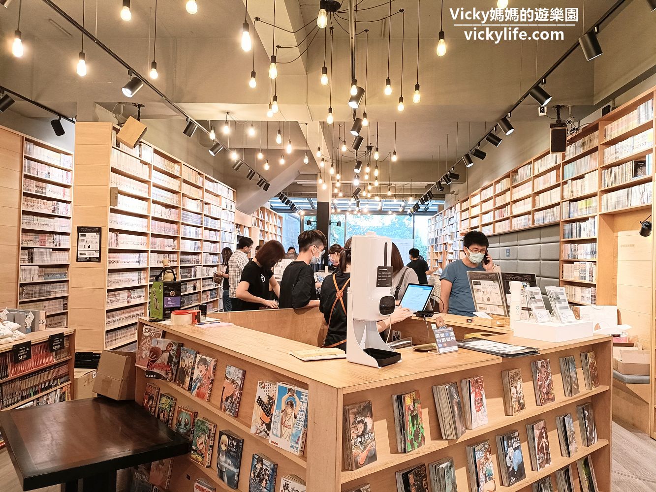 高雄 Booking：最美閱讀咖啡店，看漫畫不限時，網美文青必訪