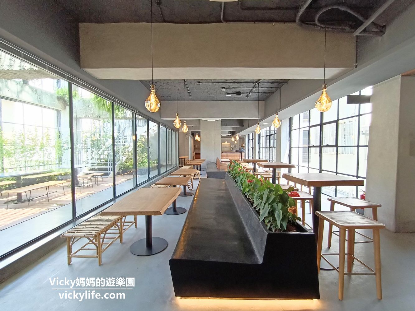 台南文青、森林系 8層樓冰淇淋店︱南埕衖事：每個空間都好拍，空中花園特美