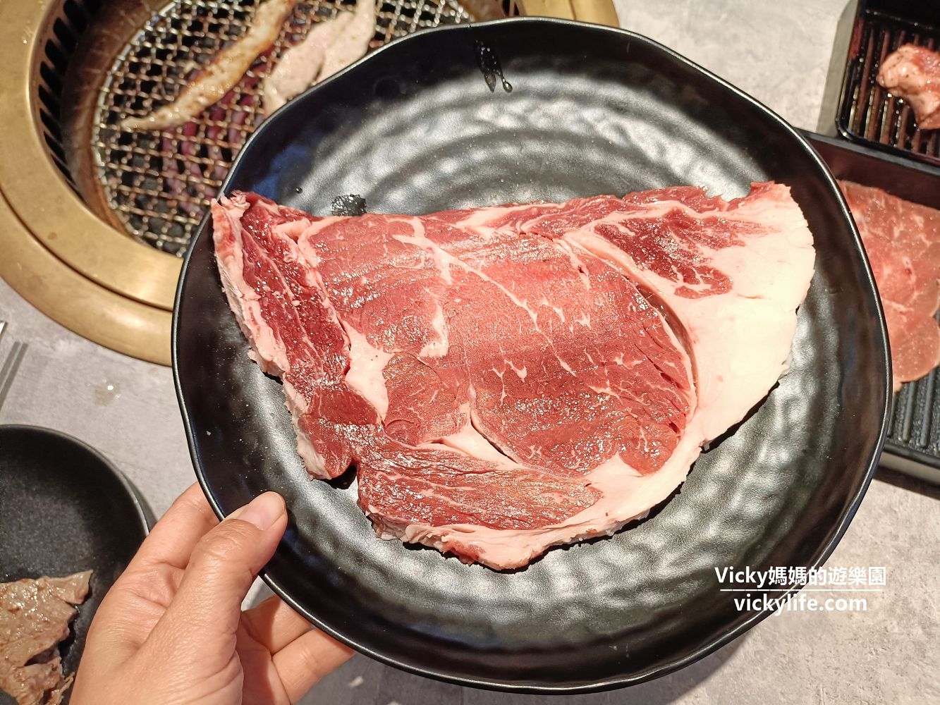 台南第一間 肉次方 燒肉放題 台南府前店：小孩吃一口就豎起大拇指，說肉質好棒棒