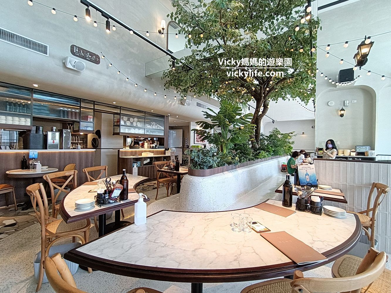 台南首間 貳樓餐廳︱台南有貳樓了！環境超美、菜單豐富，生酮、低碳餐通通有，也是寵物友善餐廳