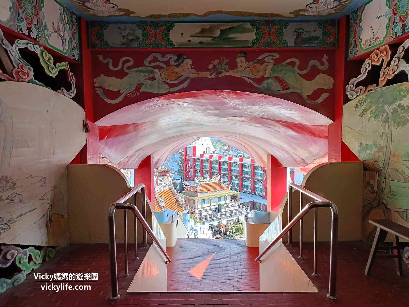 台南旅遊|台南親子景點|麻豆代天府：超放電滾輪滑梯，可體驗上天堂下地獄，也可欣賞壯觀巨龍和王爺廟