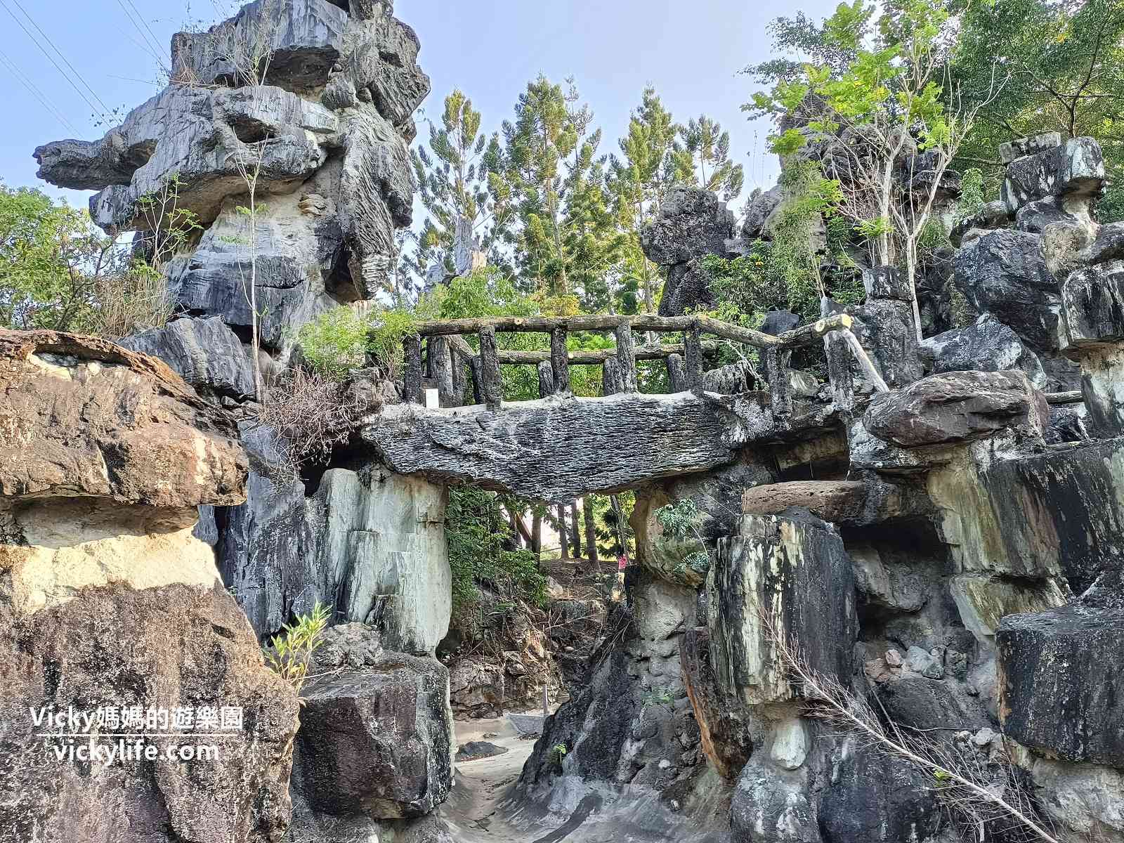 台南景點︱楠西萬佛寺 小普陀禪修公園：台版吳哥窟，金龍船、鐘乳石、古城、石林、岩洞、蝙蝠在這裡都看得到