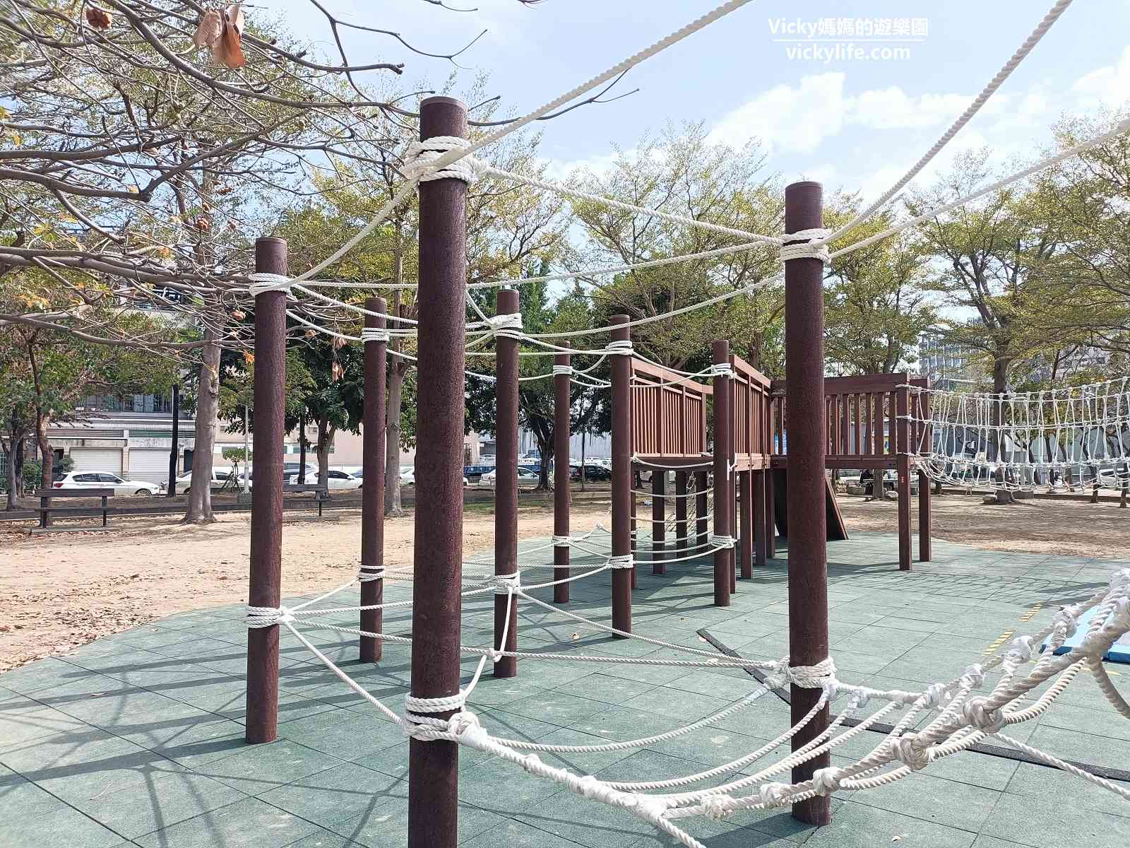 台南特色公園︱北區希望公園青少年跑跳遊戲場：第1座為12歲以上孩童設計的公園，採環形設計，彷彿在林間探險