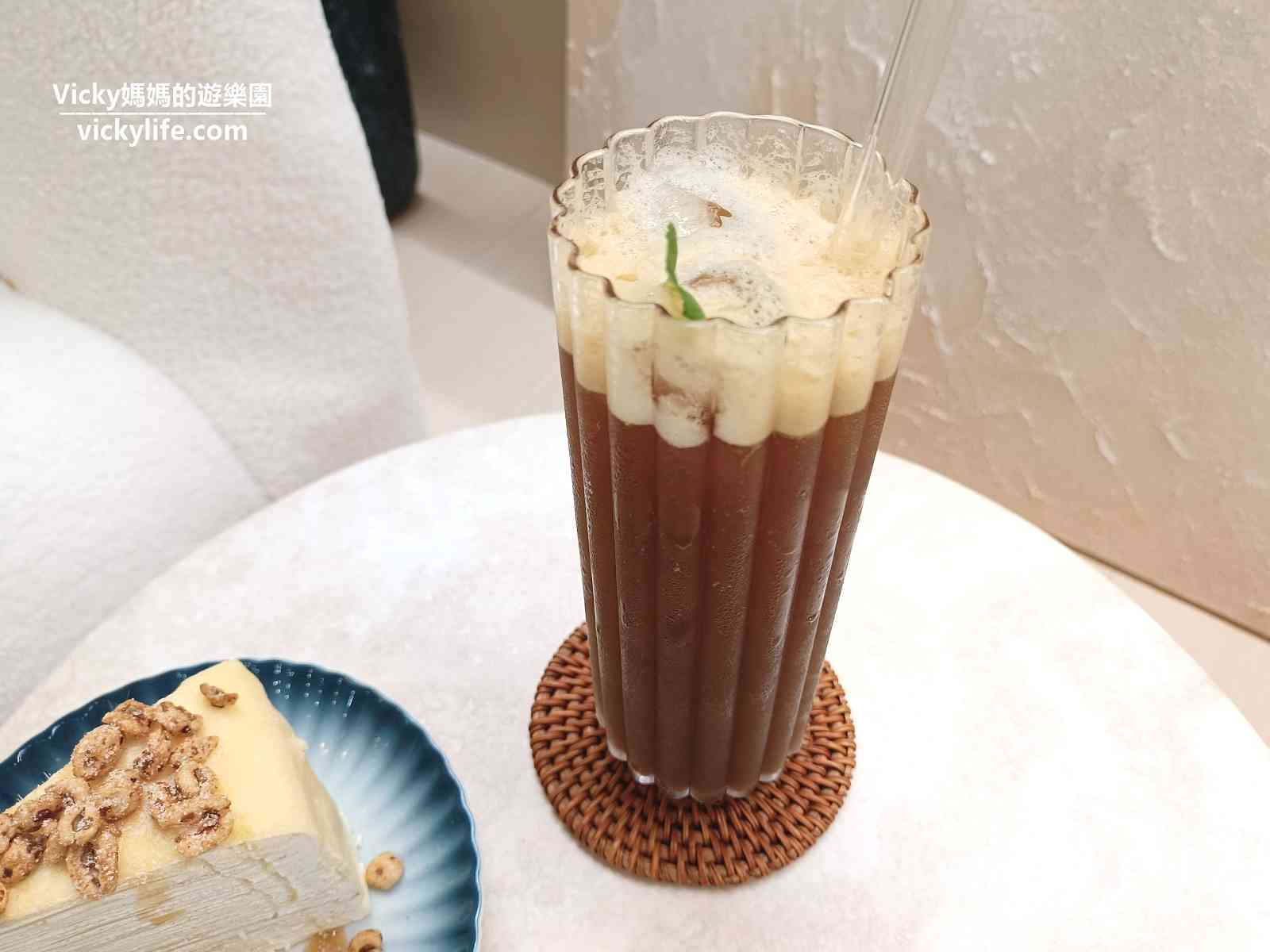 台南下午茶︱千層蛋糕 Ouch Coffee 2.0：坐在韓系咖啡館內享用60層的蛋糕太迷人(菜單)