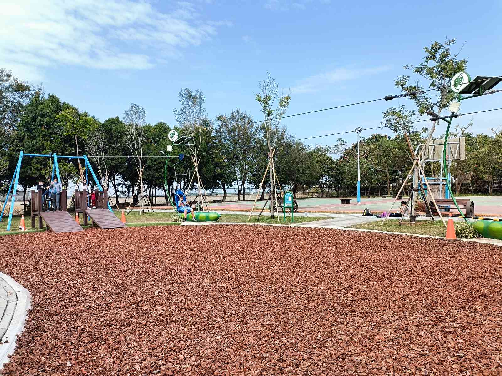 屏東公園︱崁頂共融公園：以環保為主題園，有可愛太陽和月亮共同守護地球的公園