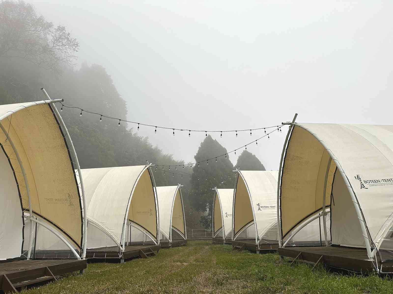 豪華露營︱蟬說霧語：來趟享用原住民特色料理，睡在雲裡面的旅行吧！春天可賞櫻花，夏初可賞螢火蟲喔