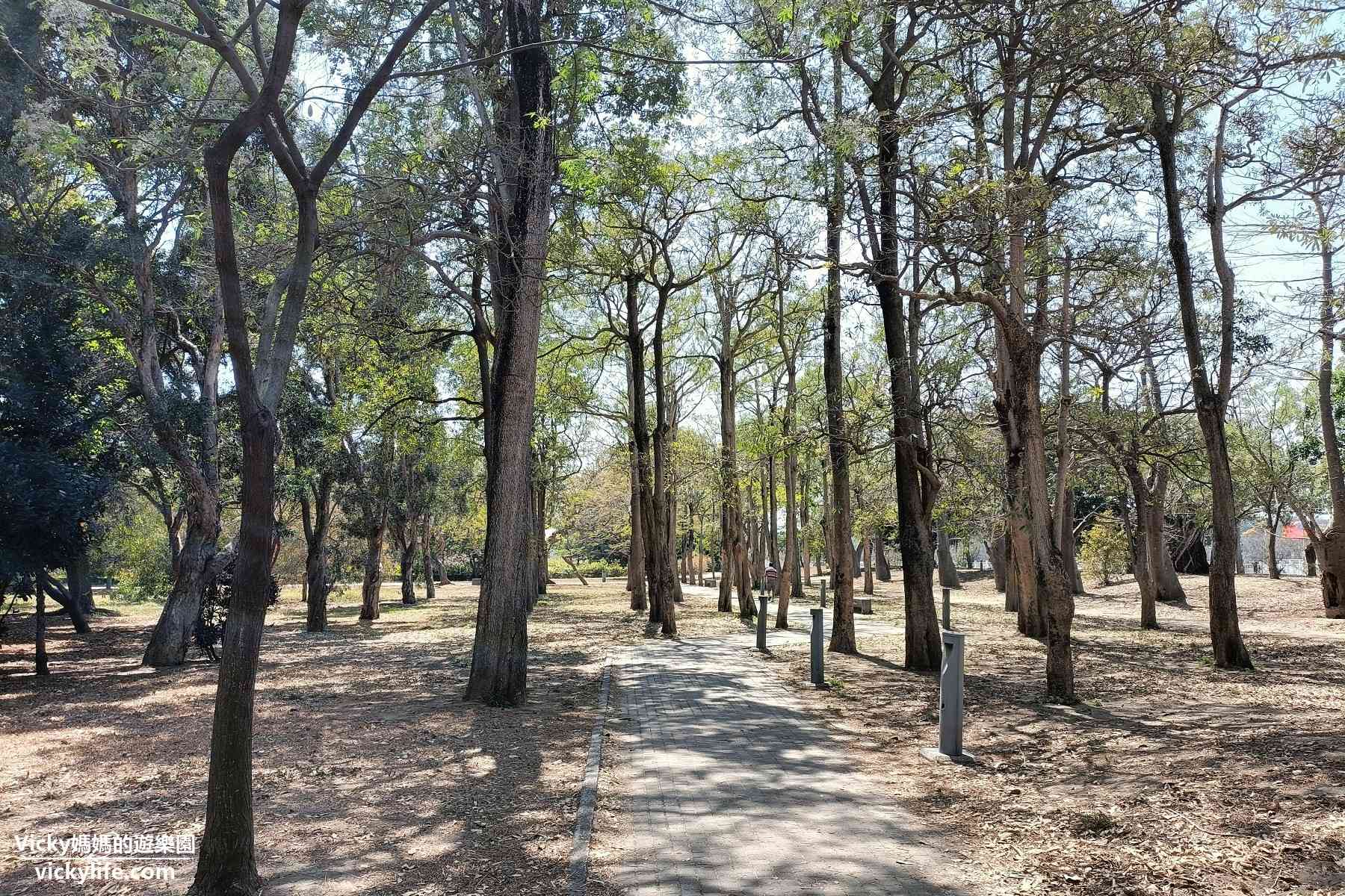 台南公園︱億載公園：15公頃大公園，高大樹木幫遮蔭，散步健行好去處