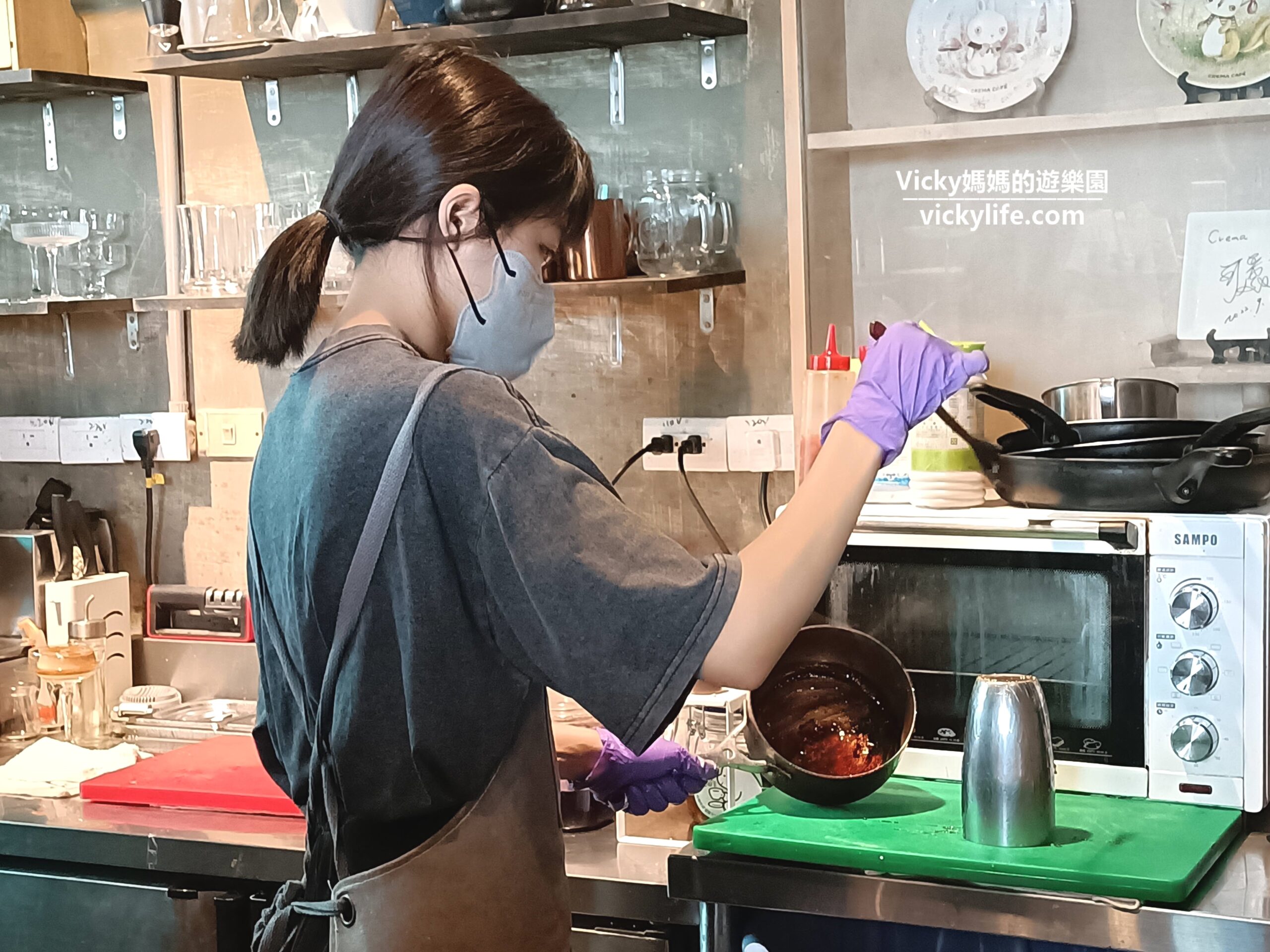 台南咖啡廳︱人氣鳥巢布丁出現在廢墟工業風的葵瑪咖啡裡！蒜片烤牛排、手作餅乾都好吃