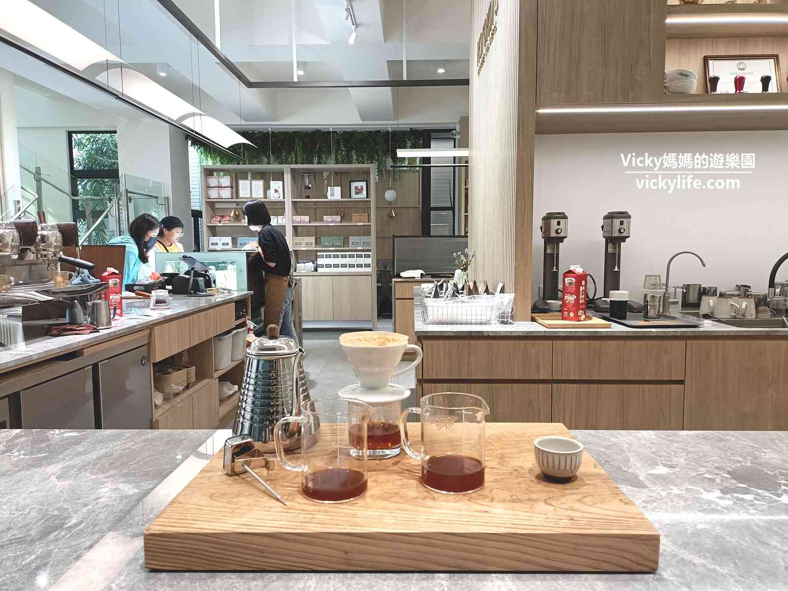 台南咖啡︱Korokoro Coffee：安平純白挑高現代美學咖啡廳，咖啡口感香醇，甜點綿密滑順(菜單)