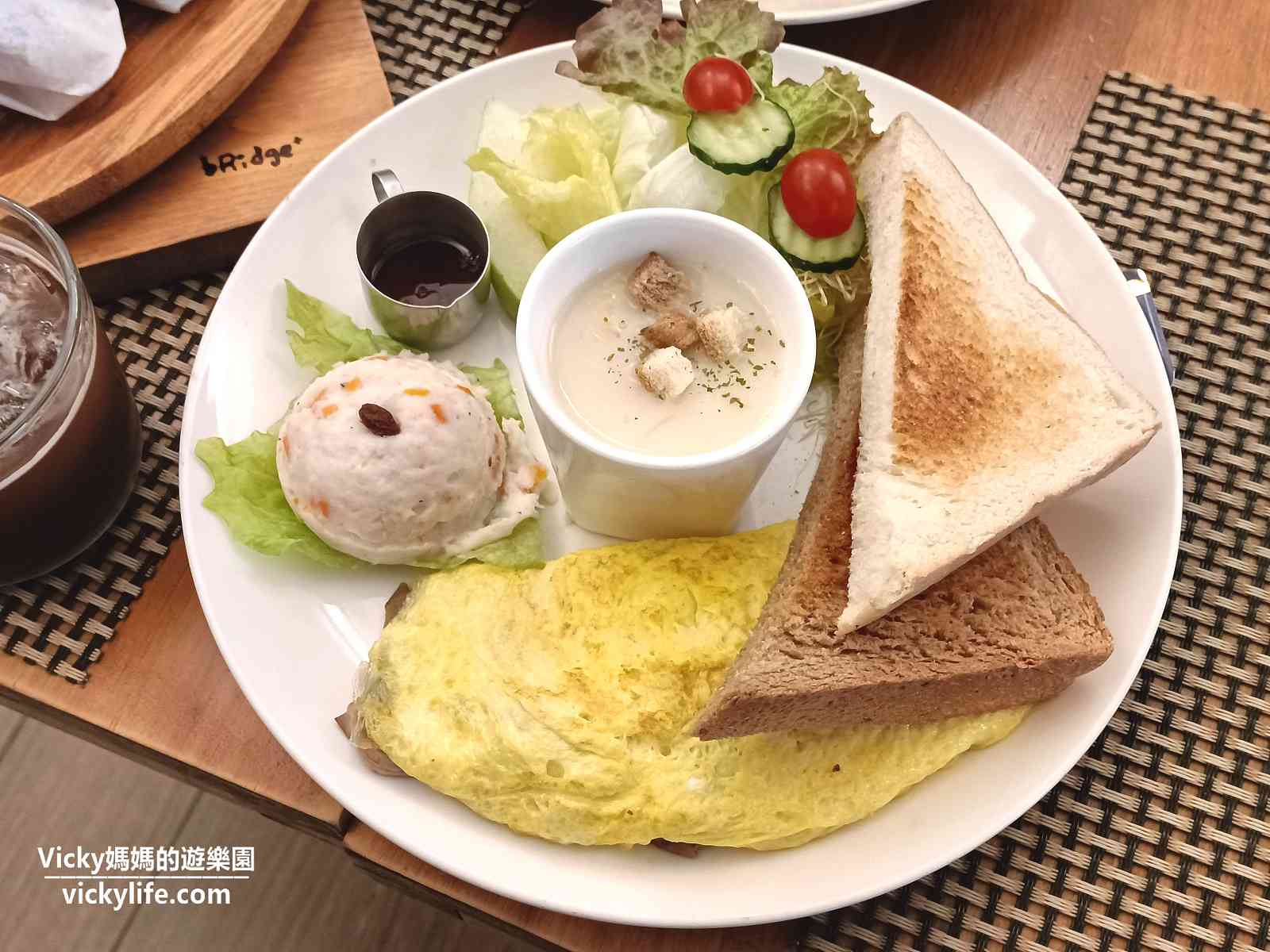 台南東區早午餐︱橋上看書bRidge+：適合沉澱、適合閱讀、適合用餐，這是一間適合慢活的餐廳(菜單)