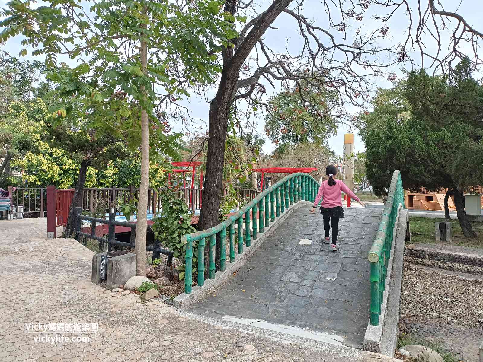 嘉義新港公園 媽祖公園：富含宗教文化的交趾剪黏工藝特色公園，園區很大，還有步道可以走