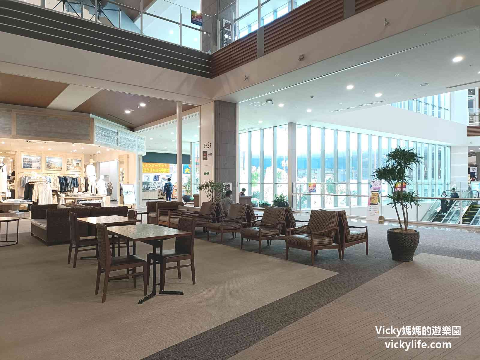 永旺夢樂城沖繩來客夢︱來沖繩必逛AEON Mall:沖繩最大購物中心,60家餐飲,200家店鋪,4000格車位 @Vicky 媽媽的遊樂園