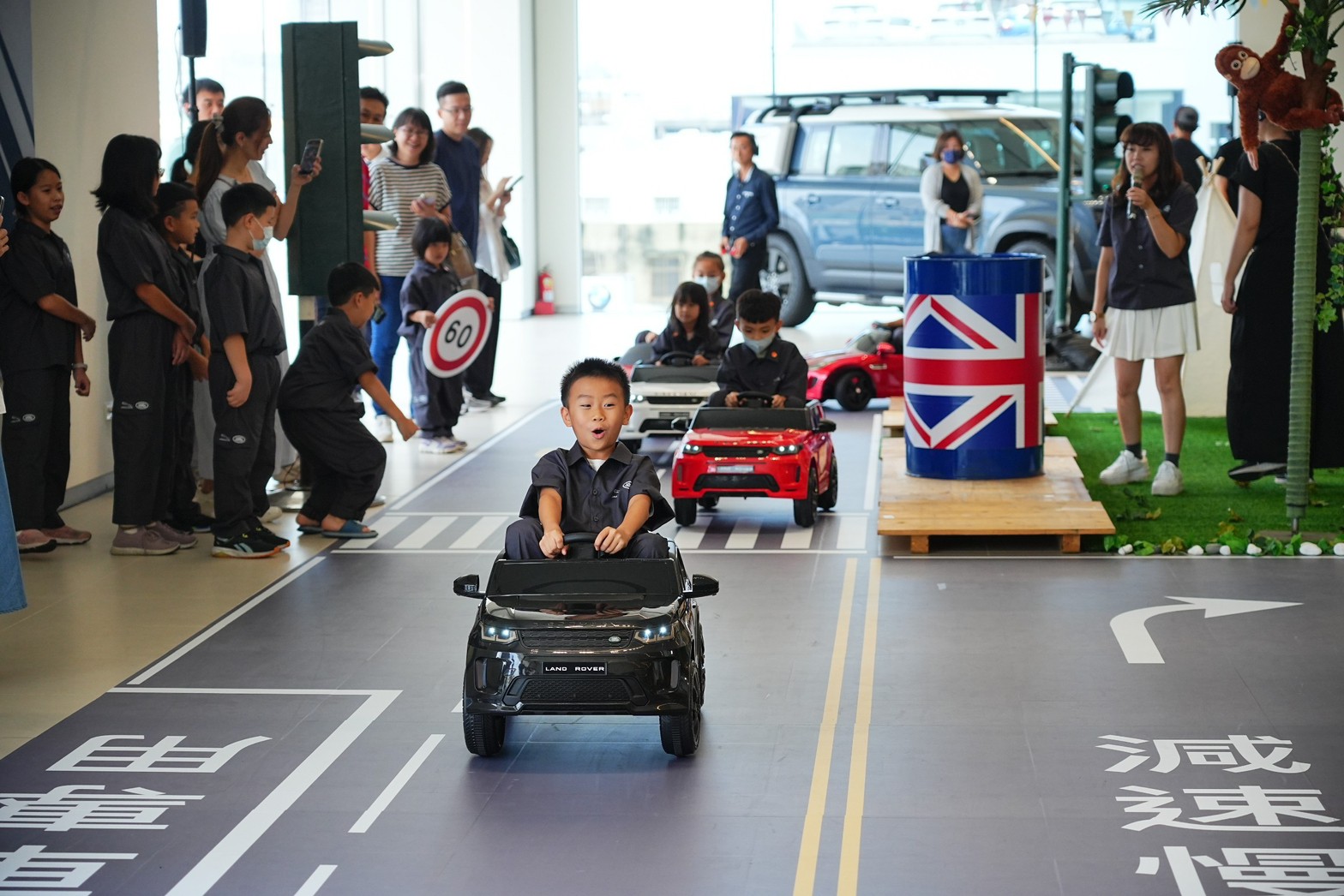 台南活動︱JLR頂泰小小職人體驗： 逼真叢林駕駛體驗，認識交通法規，玩中學；學中玩，這是寓教於樂的體驗啊